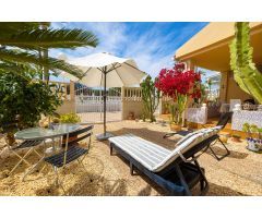 CHALET PAREADO CON JARDÍN, SOLÁRIUM, PISCINA Y ENTRADA PARA COCHE EN AGUAS NUEVAS