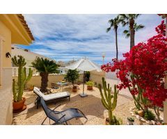 CHALET PAREADO CON JARDÍN, SOLÁRIUM, PISCINA Y ENTRADA PARA COCHE EN AGUAS NUEVAS