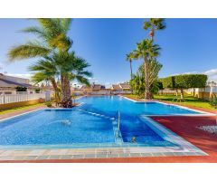 CHALET PAREADO CON JARDÍN, SOLÁRIUM, PISCINA Y ENTRADA PARA COCHE EN AGUAS NUEVAS