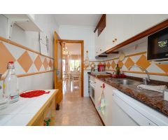 CHALET PAREADO CON JARDÍN, SOLÁRIUM, PISCINA Y ENTRADA PARA COCHE EN AGUAS NUEVAS
