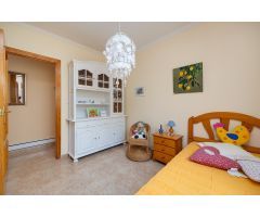 CHALET PAREADO CON JARDÍN, SOLÁRIUM, PISCINA Y ENTRADA PARA COCHE EN AGUAS NUEVAS