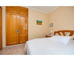 CHALET PAREADO CON JARDÍN, SOLÁRIUM, PISCINA Y ENTRADA PARA COCHE EN AGUAS NUEVAS