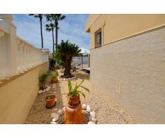 CHALET PAREADO CON JARDÍN, SOLÁRIUM, PISCINA Y ENTRADA PARA COCHE EN AGUAS NUEVAS