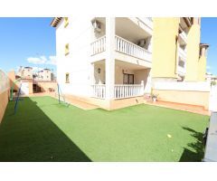 BUNGALOW EN ESQUINA CON GRAN PARCELA Y PISCINA COMUNITARIA EN LOMAS DE CABO ROIG