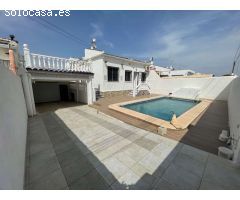 CHALET EN SAN LUIS, TORREVIEJA — PISCINA PRIVADA, SÓTANO INDEPENDIENTE Y GRAN JARDÍN