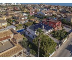 ESPECTACULAR CHALET EN AGUAS NUEVAS: LUJO, ESPACIO Y UBICACIÓN A SOLO 1,5 KM DE LA PLAYA