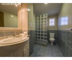 ESPECTACULAR CHALET EN AGUAS NUEVAS: LUJO, ESPACIO Y UBICACIÓN A SOLO 1,5 KM DE LA PLAYA