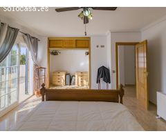 ESPECTACULAR CHALET EN AGUAS NUEVAS: LUJO, ESPACIO Y UBICACIÓN A SOLO 1,5 KM DE LA PLAYA