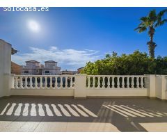 ESPECTACULAR CHALET EN AGUAS NUEVAS: LUJO, ESPACIO Y UBICACIÓN A SOLO 1,5 KM DE LA PLAYA
