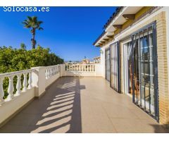ESPECTACULAR CHALET EN AGUAS NUEVAS: LUJO, ESPACIO Y UBICACIÓN A SOLO 1,5 KM DE LA PLAYA