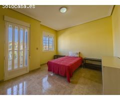 ESPECTACULAR CHALET EN AGUAS NUEVAS: LUJO, ESPACIO Y UBICACIÓN A SOLO 1,5 KM DE LA PLAYA