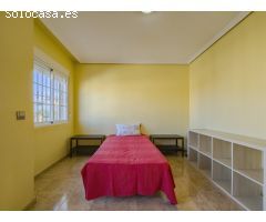 ESPECTACULAR CHALET EN AGUAS NUEVAS: LUJO, ESPACIO Y UBICACIÓN A SOLO 1,5 KM DE LA PLAYA