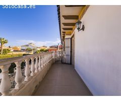 ESPECTACULAR CHALET EN AGUAS NUEVAS: LUJO, ESPACIO Y UBICACIÓN A SOLO 1,5 KM DE LA PLAYA