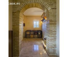ESPECTACULAR CHALET EN AGUAS NUEVAS: LUJO, ESPACIO Y UBICACIÓN A SOLO 1,5 KM DE LA PLAYA