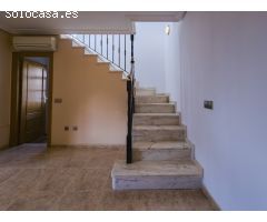 ESPECTACULAR CHALET EN AGUAS NUEVAS: LUJO, ESPACIO Y UBICACIÓN A SOLO 1,5 KM DE LA PLAYA