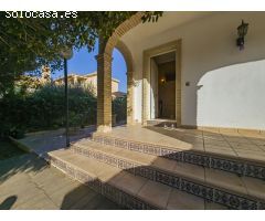 ESPECTACULAR CHALET EN AGUAS NUEVAS: LUJO, ESPACIO Y UBICACIÓN A SOLO 1,5 KM DE LA PLAYA