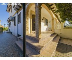 ESPECTACULAR CHALET EN AGUAS NUEVAS: LUJO, ESPACIO Y UBICACIÓN A SOLO 1,5 KM DE LA PLAYA