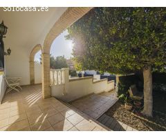 ESPECTACULAR CHALET EN AGUAS NUEVAS: LUJO, ESPACIO Y UBICACIÓN A SOLO 1,5 KM DE LA PLAYA