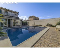 ESPECTACULAR CHALET EN AGUAS NUEVAS: LUJO, ESPACIO Y UBICACIÓN A SOLO 1,5 KM DE LA PLAYA