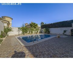 ESPECTACULAR CHALET EN AGUAS NUEVAS: LUJO, ESPACIO Y UBICACIÓN A SOLO 1,5 KM DE LA PLAYA