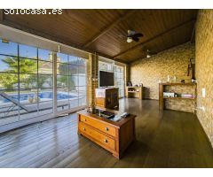 ESPECTACULAR CHALET EN AGUAS NUEVAS: LUJO, ESPACIO Y UBICACIÓN A SOLO 1,5 KM DE LA PLAYA