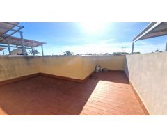 OPORTUNIDAD: ADOSADO AMUEBLADO CON PISCINA Y PARKING PRIVADO