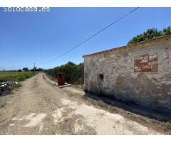 Vivienda a reformar en gran parcela rustica junto al caso urbano.