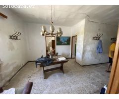 Vivienda a reformar en gran parcela rustica junto al caso urbano.