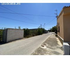 Vivienda a reformar en gran parcela rustica junto al caso urbano.