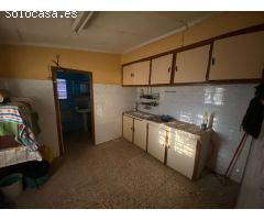 Vivienda unifamiliar para reforma. Centrica y bien situada. Aparta para promoción de viviendas.
