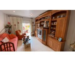 Duplex, de tres plantas. Dos dormitorios, dos baños, Salón Comedor, Cocina independiente. Piscina co