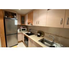 Duplex, de tres plantas. Dos dormitorios, dos baños, Salón Comedor, Cocina independiente. Piscina co
