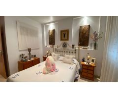 Duplex, de tres plantas. Dos dormitorios, dos baños, Salón Comedor, Cocina independiente. Piscina co