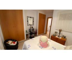 Duplex, de tres plantas. Dos dormitorios, dos baños, Salón Comedor, Cocina independiente. Piscina co