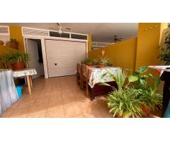 Duplex, de tres plantas. Dos dormitorios, dos baños, Salón Comedor, Cocina independiente. Piscina co