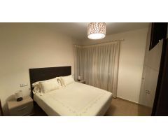 Vivienda formada por 3 dormitorios y dos baños. Cocina independiente y terraza independiente en comu