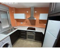 Vivienda formada por 3 dormitorios y dos baños. Cocina independiente y terraza independiente en comu