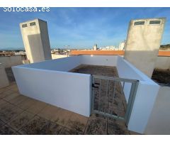 Vivienda formada por 3 dormitorios y dos baños. Cocina independiente y terraza independiente en comu