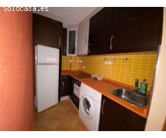 Apartamento de dos dormitorios, un baño y Salón-Comedor-Cocina. Piscina comunitaria. (Posibilidad de