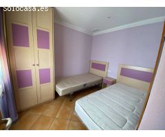 Apartamento de dos dormitorios, un baño y Salón-Comedor-Cocina. Piscina comunitaria. (Posibilidad de