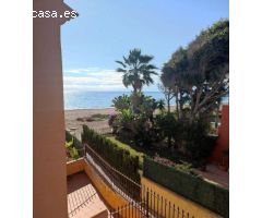 CHALET PAREADO CON ACCESO DIRECTO A LA PLAYA EN ESTEPONA