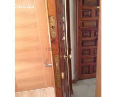 **SE ALQUILA PISO EN CAMINO DE RONDA IDEAL PARA ESTUDIANTES**