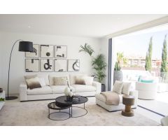 ¡Listo para entrar a vivir! Ático de 2 dormitorios con terraza panorámica y vistas abiertas al mar