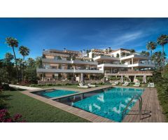 Bajo con piscina privada, jardín y espectaculares vistas al mar en Cabopino