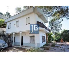 Chalet económico para reformar en Xàtiva.