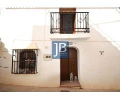 Casa de Pueblo, en Benamargosa, totalmente reformada.