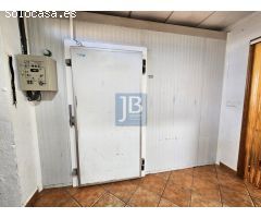 VENTA ESPECTACULAR BAJO COMERCIAL CON POSIBILIDAD CONVERTIR A VIVIENDA