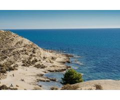 AMPLIO CHALET EN CALA CANTALAR