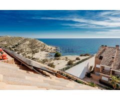 AMPLIO CHALET EN CALA CANTALAR