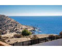AMPLIO CHALET EN CALA CANTALAR